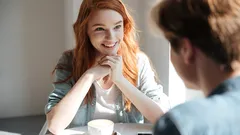 Zelfvertrouwen en stem: psychologen onthullen de verborgen toon die vertrouwen wekt