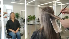 Hoe grijs haar verbergen zonder je haar te beschadigen? Eenvoudige richtlijnen en natuurlijke methoden